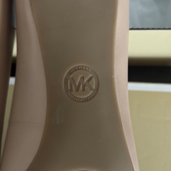 Michael Kors Dorothy flex pump  Leather Pointed-Toe Heels MK Logo Size 6.5M khak - Picture 3 of 11